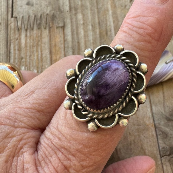 Native made Wampum Sterling ring and 2 pair large wampum dangle earrings. Sz 8 - Picture 4 of 7